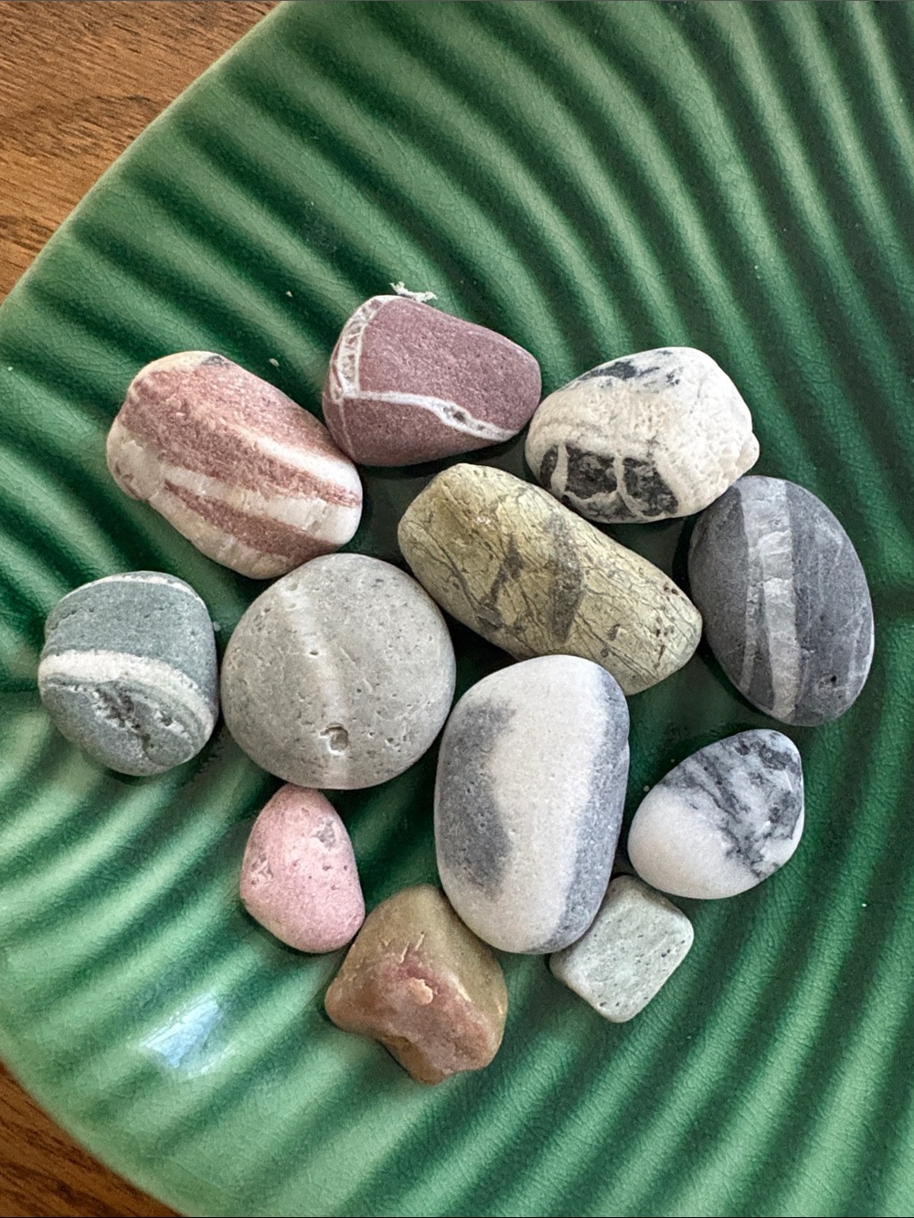 Assorted Sea Glass, Beach Stones & Shells - Picture 3 of 6